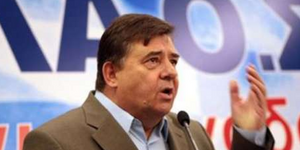 Επεσε στο κεφάλι του Καρατζαφέρη η ταμπέλα του ΛΑΟΣ