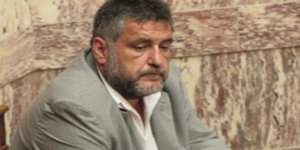 Πολίτες αποδοκίμασαν βουλευτή της Χρυσής Αυγής - Είστε «κομμούνια» φώναζε ο Κουκ