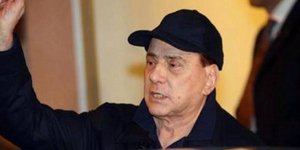 Ο Σίλβιο Μπερλουσκόνι όπως δεν το έχετε ξαναδεί - Ταλαιπωρημένος και καταβεβλημέ