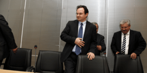 Βόμβα στη Βουλή: Ο Παπανδρέου ενημερωνόταν συνεχώς για τη λίστα Λαγκάρντ
