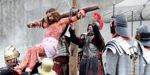 Η Μεγάλη Εβδομάδα των Καθολικών και των Προστεντών σε όλο τον κόσμο [εικόνες]