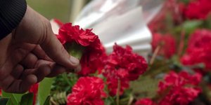 Μεταφέρεται η αργία της Πρωτομαγιάς - Πότε θα είναι ανοιχτά τα μαγαζιά και πότε