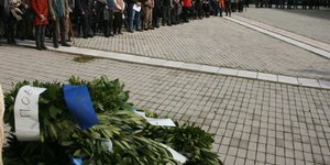 Κάτοικοι της Τσαριτσάνης εμπόδισαν βουλευτή της Χρυσής Αυγής να καταθέσει στεφάν