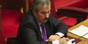 Οι οικονομικοί εισαγγελείς καλούν τη Βουλή να εποφασίσει αν υπάρχουν ποινικές ευ