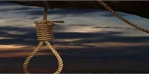 Εστησαν κρεμάλες έξω από την κυπριακή Βουλή [εικόνες]