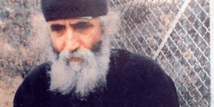 O γέροντας Παΐσιος μωρό στην αγκαλιά της μητέρας του [εικόνες]