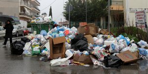 Σε κατάσταση εκτάκτου ανάγκης λόγω των σκουπιδιών η Τρίπολη