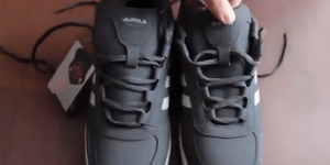 Αγόρασε κινέζικο παπούτσι «μαϊμού» και του βγήκε αυθεντικό... Adidas [βίντεο]