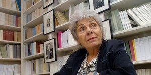 Κική Δημουλά: Δεν αντέχω τους μετανάστες στην Κυψέλη – Πιάνουν τα παγκάκια και κ