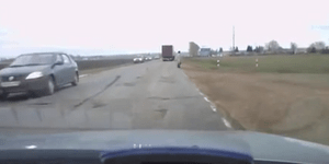 Μυστήριο με τη γυναίκα – φάντασμα που εμφανίστηκε σε δρόμο της Ρωσίας [βίντεο]