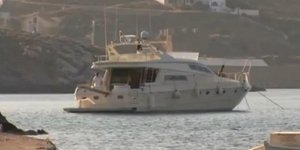 Το βίντεο με τον Καμμένο να βγαίνει από το offshore σκάφος του και να φτιάχνει σ