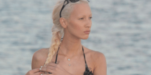 Ελεύθερη η πρώην σταρ Ελλάς που βρέθηκε μπλεγμένη με τη μαφία της Πάτρας