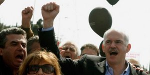 Ηχηρό σήμα Παπανδρέου σε Βενιζέλο: Επιστρέφω στην Ελλάδα
