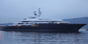 Το πολυτελές γιοτ του Εμίρη του Κατάρ αγκυροβόλησε στη Μαρίνα Φλοίσβου [εικόνες]