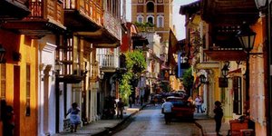 Τα 15 πιο γραφικά σοκάκια του κόσμου: Περπατώντας σε πλακώστρωτα δρομάκια κάτω α