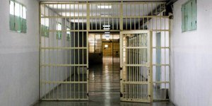 Συμπλοκή στις φυλακές Γρεβενών: Σοβαρός τραυματισμός κρατούμενου που μαχαιρώθηκε