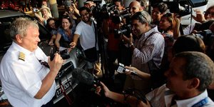 Η οδύσσεια ενός δημοσιογράφου που βρέθηκε στο κατόπι του Σνόουντεν στο κυνήγι τη