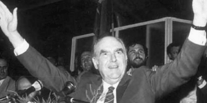 Δεκαεπτά χρόνια χωρίς τον Ανδρέα Παπανδρέου: Η ζωή και ο θάνατος του μεγάλου ηγέ