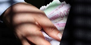 Υπάλληλος του υπουργείου Εξωτερικών υπεξαίρεσε 466.000 ευρώ