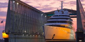 Το νέο απίστευτο υπερ-γιοτ που κάνει... σκόνη τον Ρόμαν Αμπράμοβιτς [εικόνες]