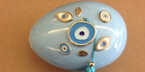 Εντεκα φυλαχτά που χρησιμοποιούν ανά τον κόσμο για να αποφύγουν το... κακό μάτι 