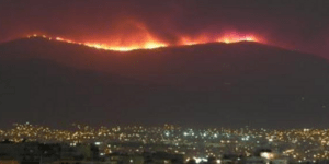 Καίγεται η Πάρνηθα - Γενικός συναγερμός στην Πυροσβεστική