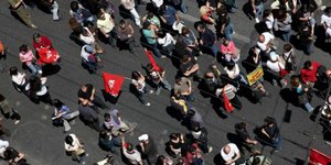 Σε ισχύ η απόφαση που στέλνει τις μικρές διαδηλώσεις στο πεζοδρόμιο