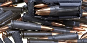 Συναγερμός στην ΕΛ.ΑΣ.: Εντόπισαν φορτηγάκι γεμάτο σφαίρες και καλάσνικοφ στον Π