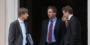 Ολο το νέο Μνημόνιο: Ερχονται 4.000 απολύσεις