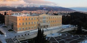 Πρωταθλητές στην απαισιοδοξία οι Ελληνες: Το 70% των πολιτών βλέπουν το μέλλον τ