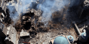 Ανατριχιαστικές εικόνες από ελικόπτερο -Οι φλεγόμενοι Δίδυμοι Πύργοι λίγο πριν κ