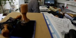 Καταργείται η άδεια χρήσης υπολογιστή στο Δημόσιο – Ισοδυναμεί με πρόσληψη 5.000