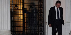 New Yorker: Ο Στουρνάρας είναι ο πιο μοναχικός άνθρωπος στην Ελλάδα – Χωρίς φίλο