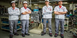 Οι Ιάπωνες Takumi που φτιάχνουν τον κινητήρα του Nissan GT-R