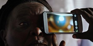 Εξέταση ματιών με «εργαλείο» ένα κινητό τηλέφωνο – Ηρθε το «Eye Phone»