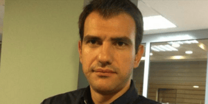 Ο Γιώργος Σιαδήμας παρουσιαστής του κεντρικού δελτίου ειδήσεων του kontra channe