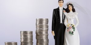 Γάμος χωρίς κόστος – Δωρεάν μυστήριο για άνεργους μελλόνυμφους υποσχέθηκε ο μητρ