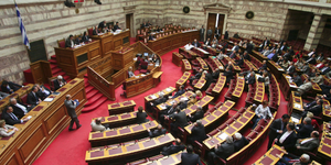 Διαφθορά παντού: Οι Ελληνες γυρνούν την πλάτη σε πολιτική ηγεσία και κόμματα