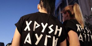Μπλούζες Made in Pakistan φορούσαν οι Χρυσαυγίτες – Τις τύπωνε ο Παναγιώταρος