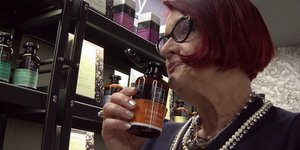 BBC: Πώς ο έρωτας δύο Ελλήνων φαρμακοποιών «γέννησε» τα φυσικά καλλυντικά που αγ