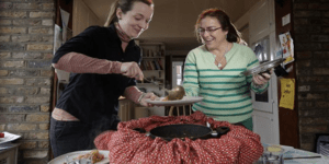 Θαυματουργή τσάντα μαγειρεύει φαγητό χωρίς ηλεκτρικό ρεύμα [βίντεο]