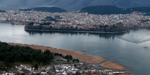 Συγκίνηση στα Ιωάννινα: 84χρονος ομογενής επέστρεψε στην πατρίδα και πέθανε λίγε