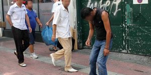 Ναρκομανείς στην Ελλάδα αυτομολύνονται με AIDS για να πάρουν το επίδομα των 700 