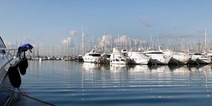 Η κρίση δεν «χτύπησε» τους πλούσιους -505 Ελληνες έχουν περιουσία που ξεπερνά τα