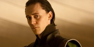 Ο Βρετανός σέξι πρωταγωνιστής του Thor απαγγέλλει σε άπταιστα αρχαία Ελληνικά Ομ