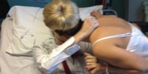 Συγκινητική ιστορία:Παντρεύτηκε μέσα σε νοσοκομείο τον σύντροφό της που δίνει μά