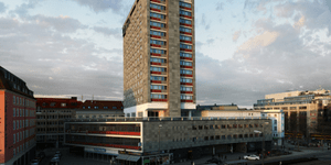 Βαρέθηκε να βλέπει το ίδιο κτίριο και το μετέτρεψε σε... παραίσθηση -Του έδωσε 8