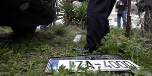 Ποιοι φτιάχνουν και πόσο κοστίζουν οι πλαστές πινακίδες -Ποιες οι διαφορές με τι