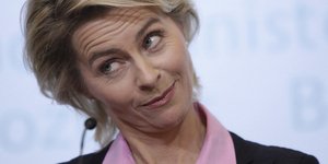 H γυναίκα που θέλει να γίνει... Μέρκελ στη θέση της Μέρκελ -Η πρώτη υπουργός Αμυ