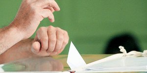 Δημοσκόπηση: Ιστορικό συμβιβασμό Αριστεράς- Δεξιάς θέλουν οι Ελληνες